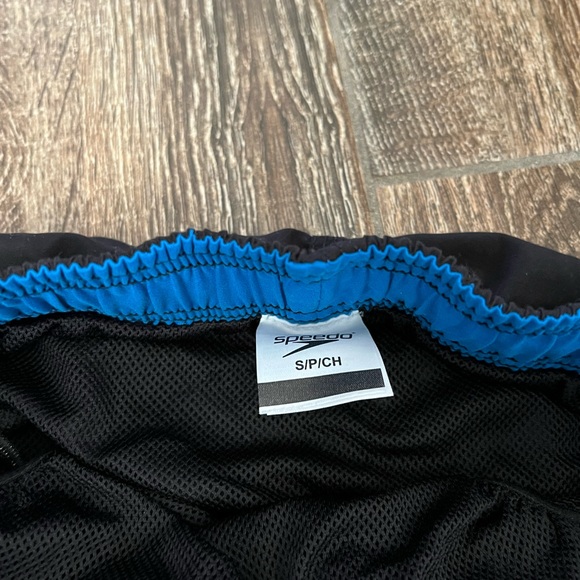 Mens Speedo swim trunks - Picture 3 of 4